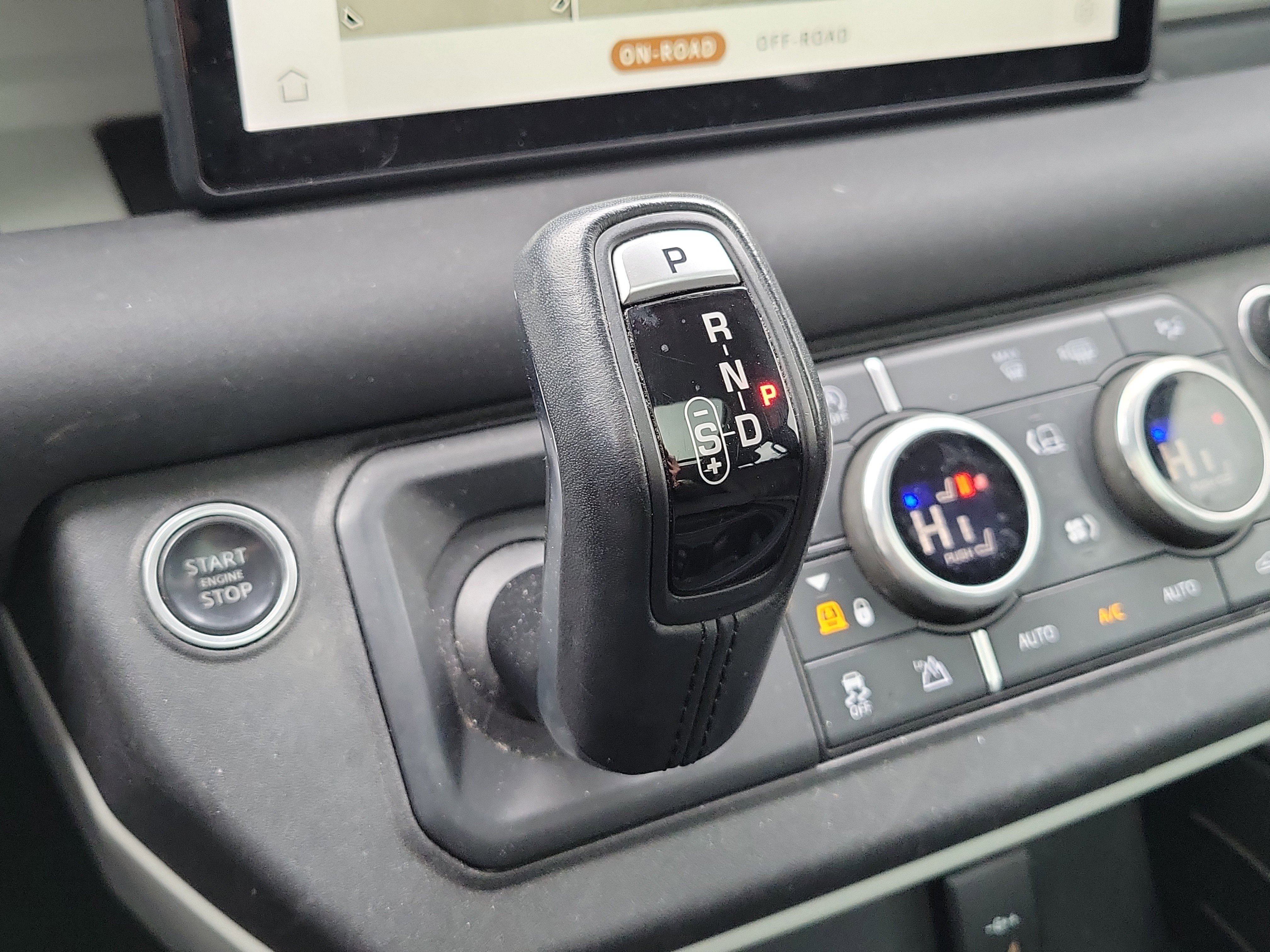 Used 2020 Land Rover Defender 110 SE image 35