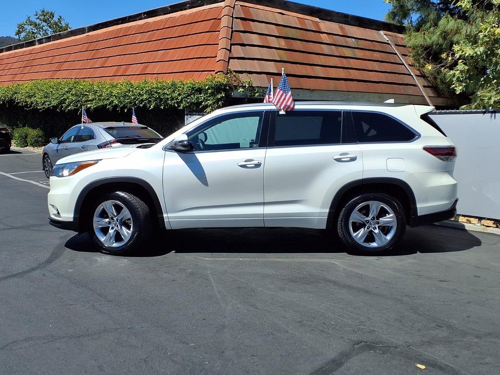 Used 2016 Toyota Highlander Limited w/ Driver Technology Package FWD image 3