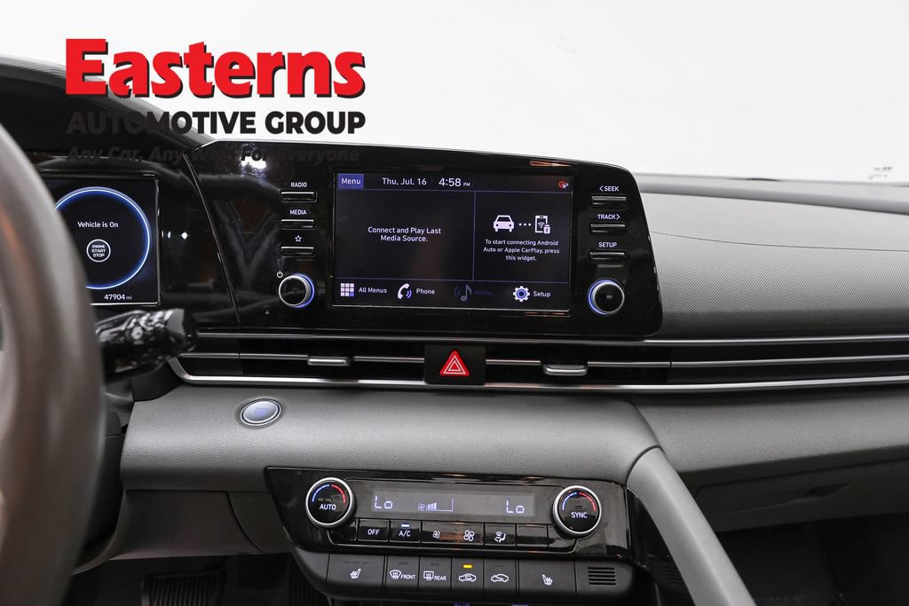 Used 2022 Hyundai Elantra SEL w/ Convenience + Premium Package FWD image 12