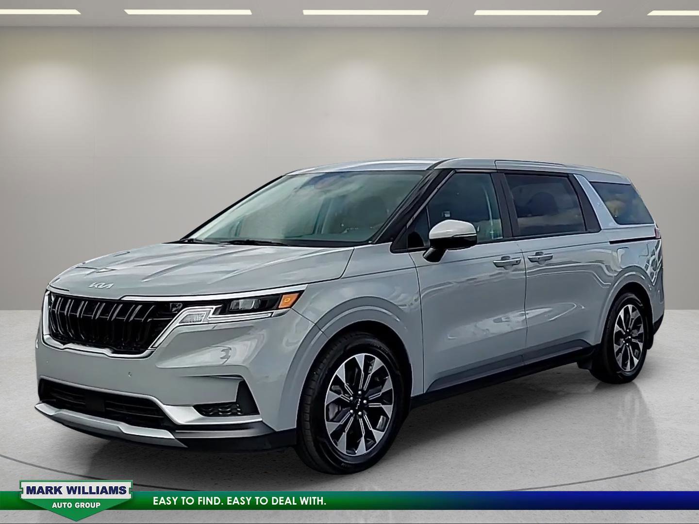 Used 2024 Kia Carnival EX image 2