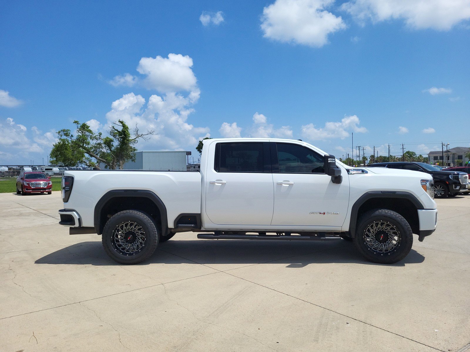 Used 2020 GMC Sierra 2500 AT4 w/ AT4 Premium Package image 4