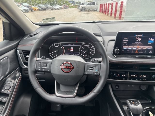 Used 2025 Nissan Rogue SV AWD/4WD image 26