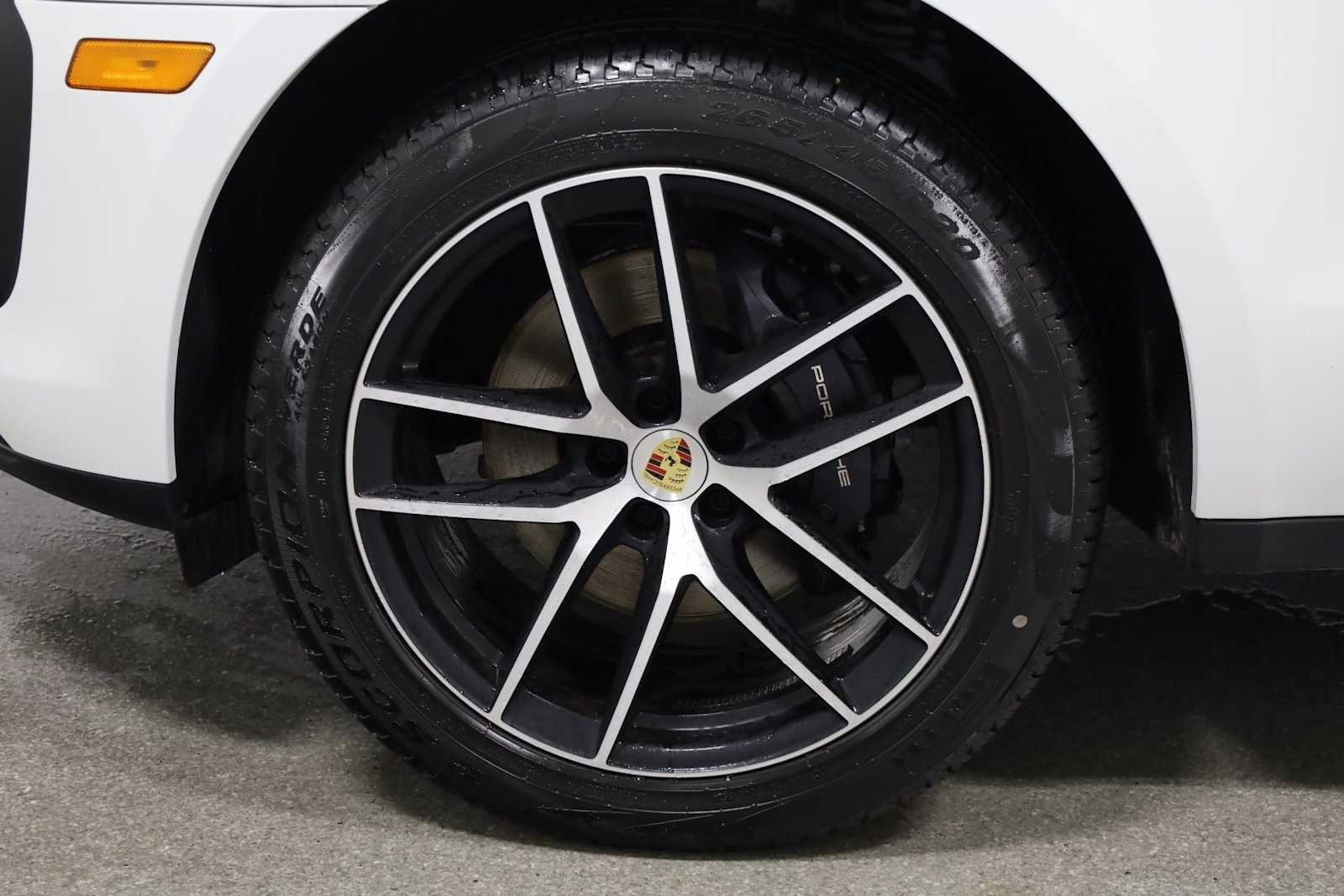 Certified 2025 Porsche Macan image 40