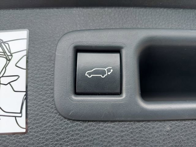 Used 2024 Toyota Highlander XLE FWD image 10