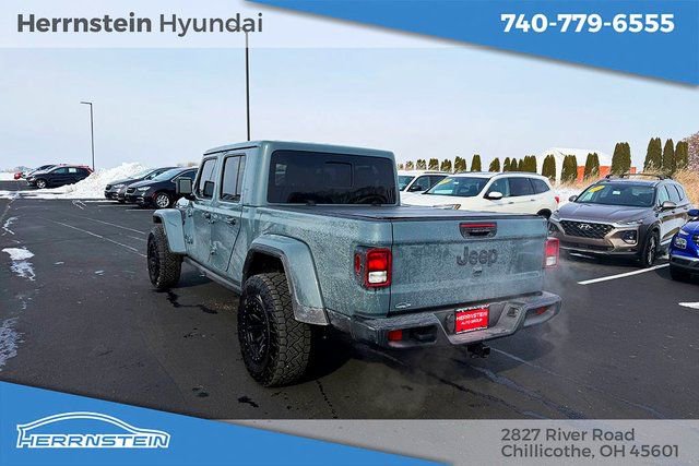 Used 2025 Jeep Gladiator Nighthawk image 5