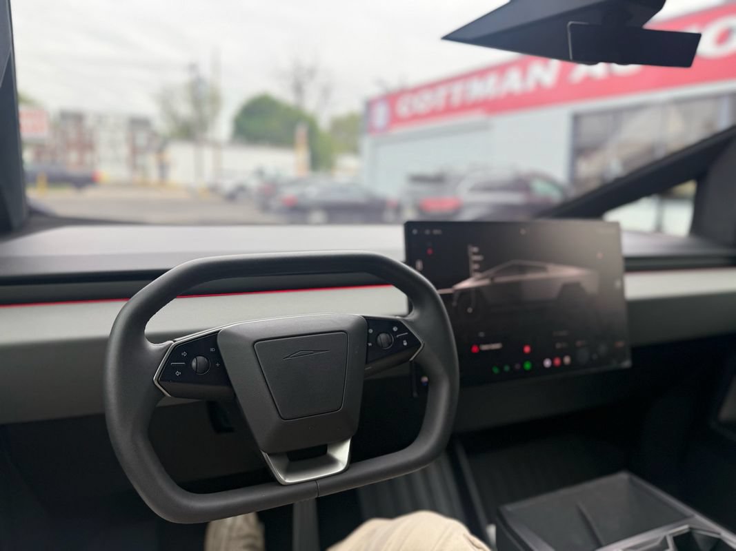 Used 2024 Tesla Cybertruck AWD Crew Cab image 18