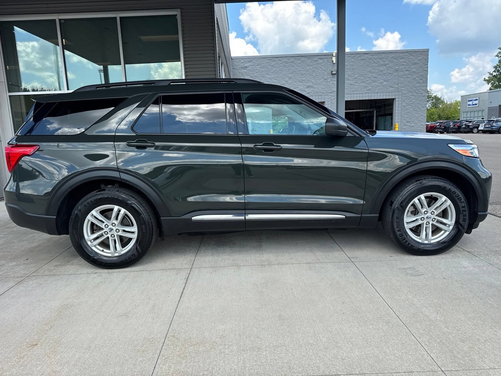 Certified 2023 Ford Explorer XLT AWD/4WD image 9