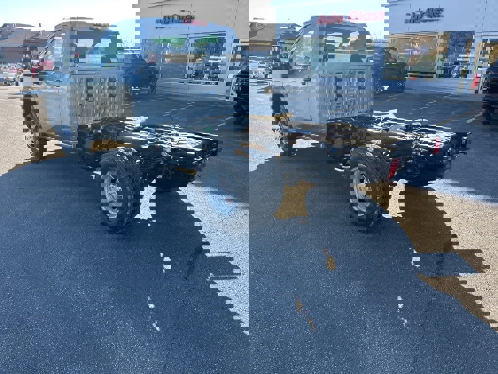 New 2026 GMC Sierra 3500 Pro w/ Convenience Package image 3