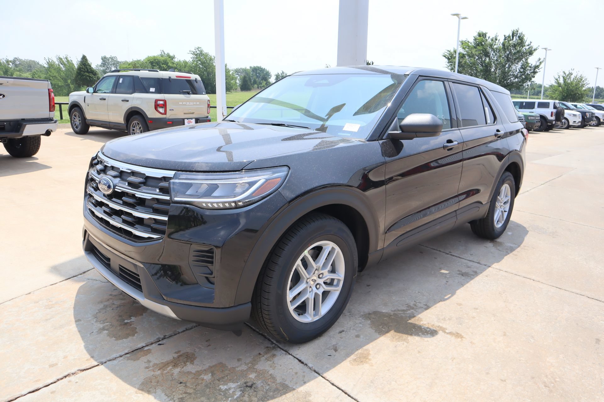 New 2026 Ford Explorer Active RWD image 9