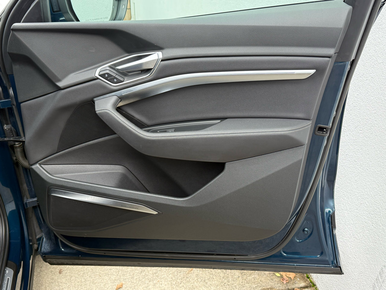 Used 2019 Audi e-tron Premium Plus image 34