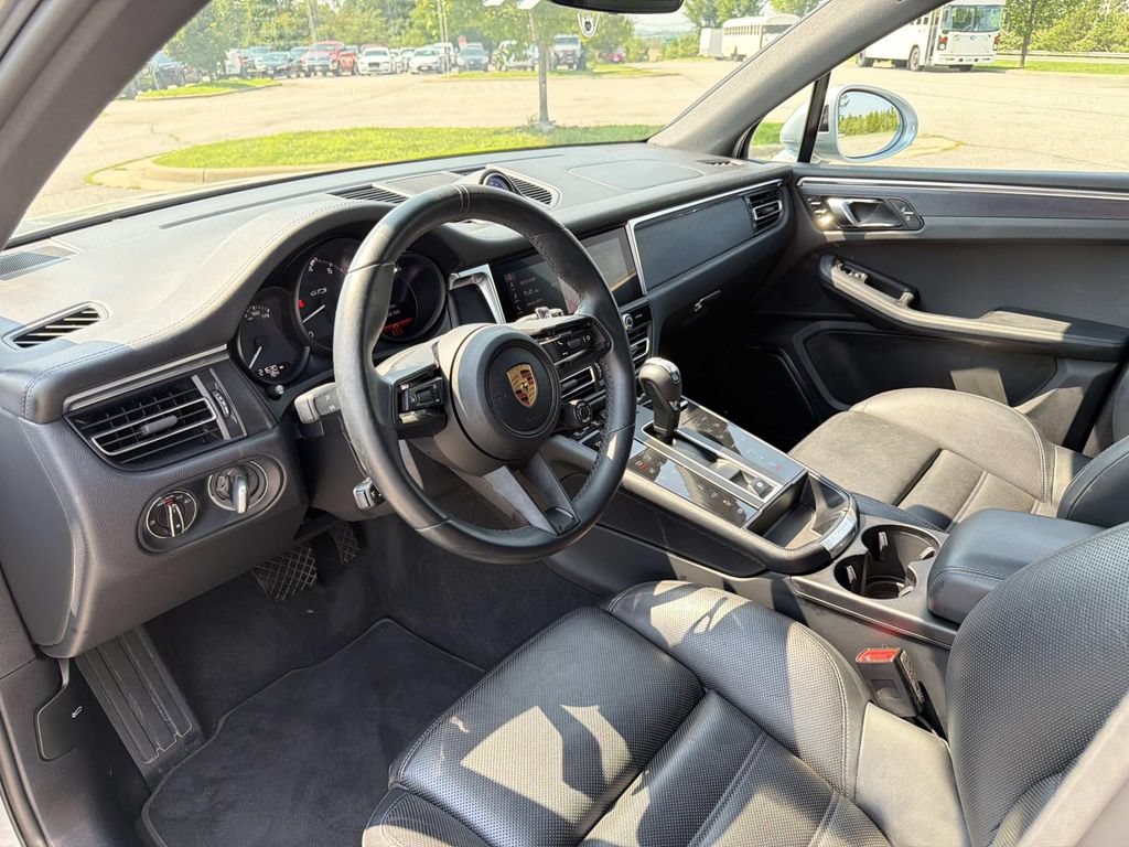 Used 2022 Porsche Macan GTS AWD/4WD image 3