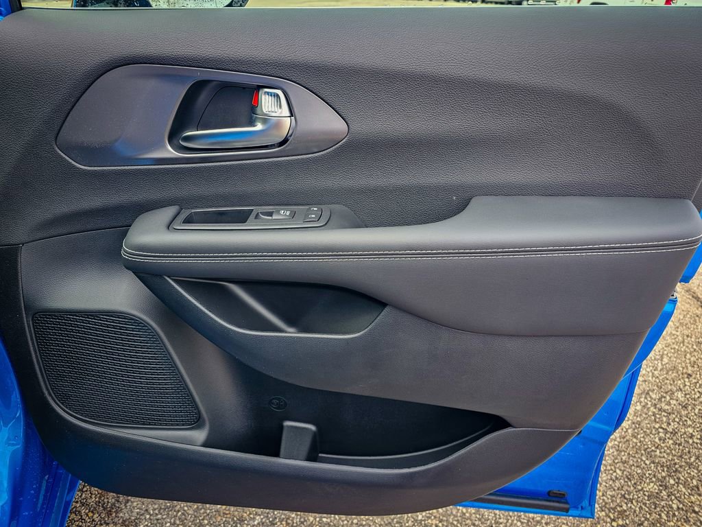 New 2026 Chrysler Pacifica Select image 46