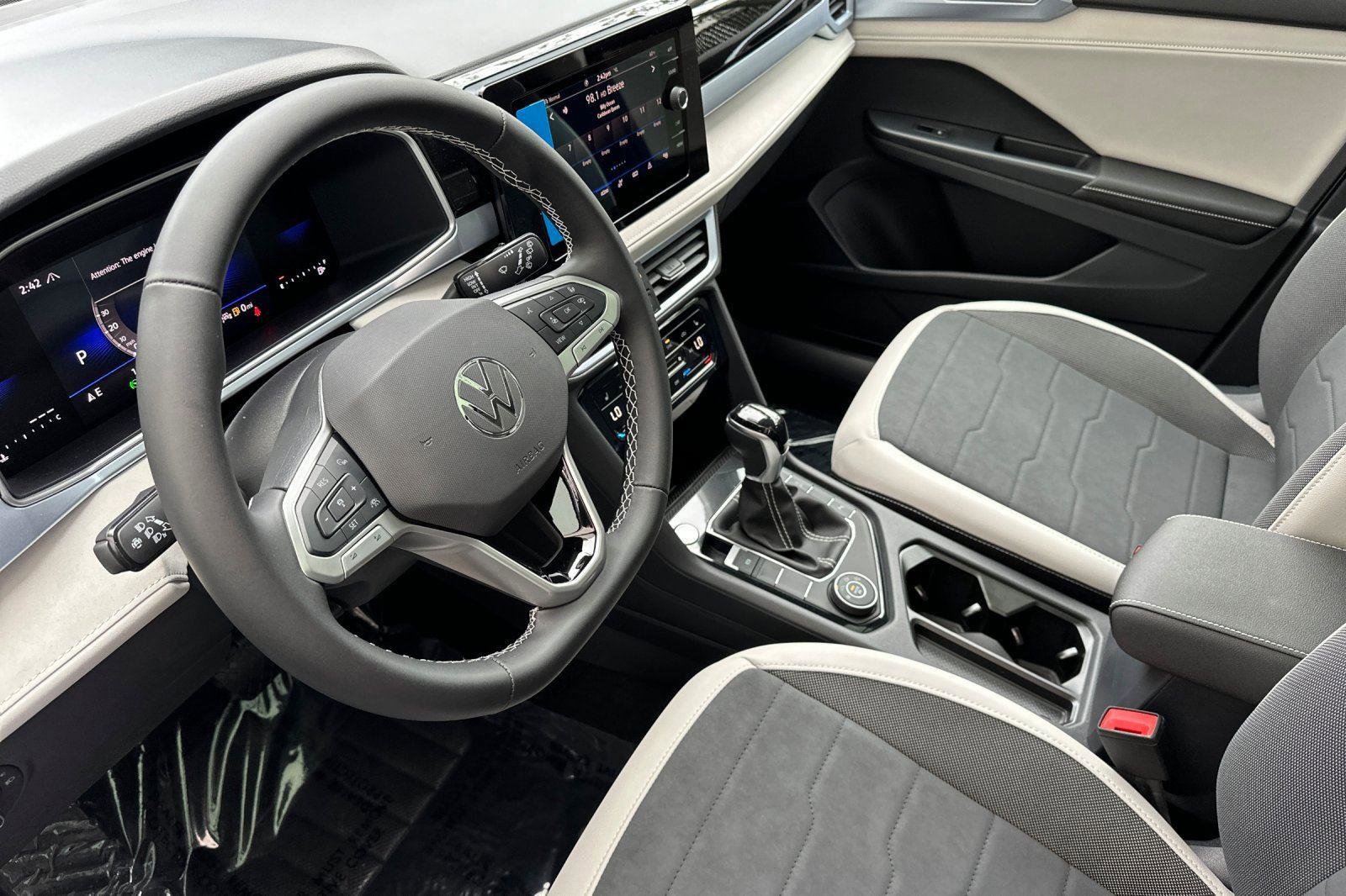 New 2026 Volkswagen Taos SE image 9