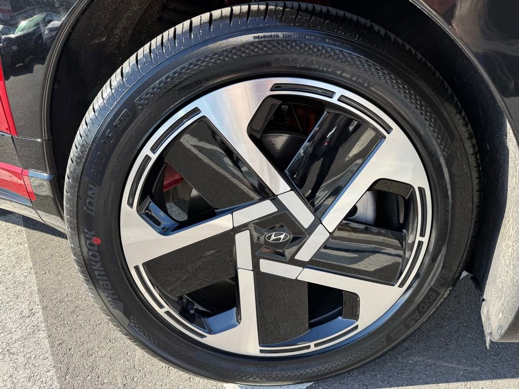 Certified 2026 Hyundai Ioniq 9 Limited w/ Tow & Go Package image 37