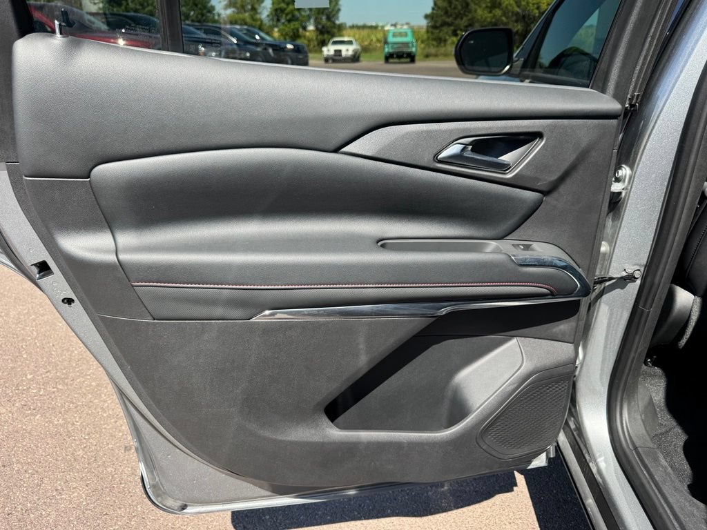 Used 2025 Chevrolet Traverse Z71 AWD/4WD image 13