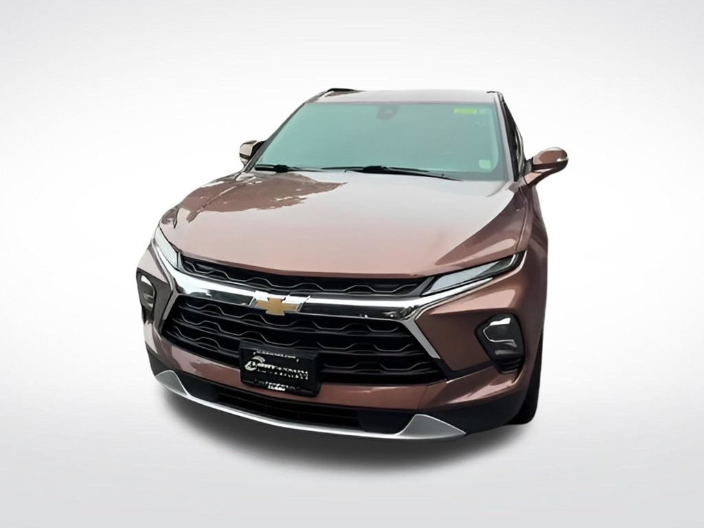 Used 2024 Chevrolet Blazer LT FWD image 3
