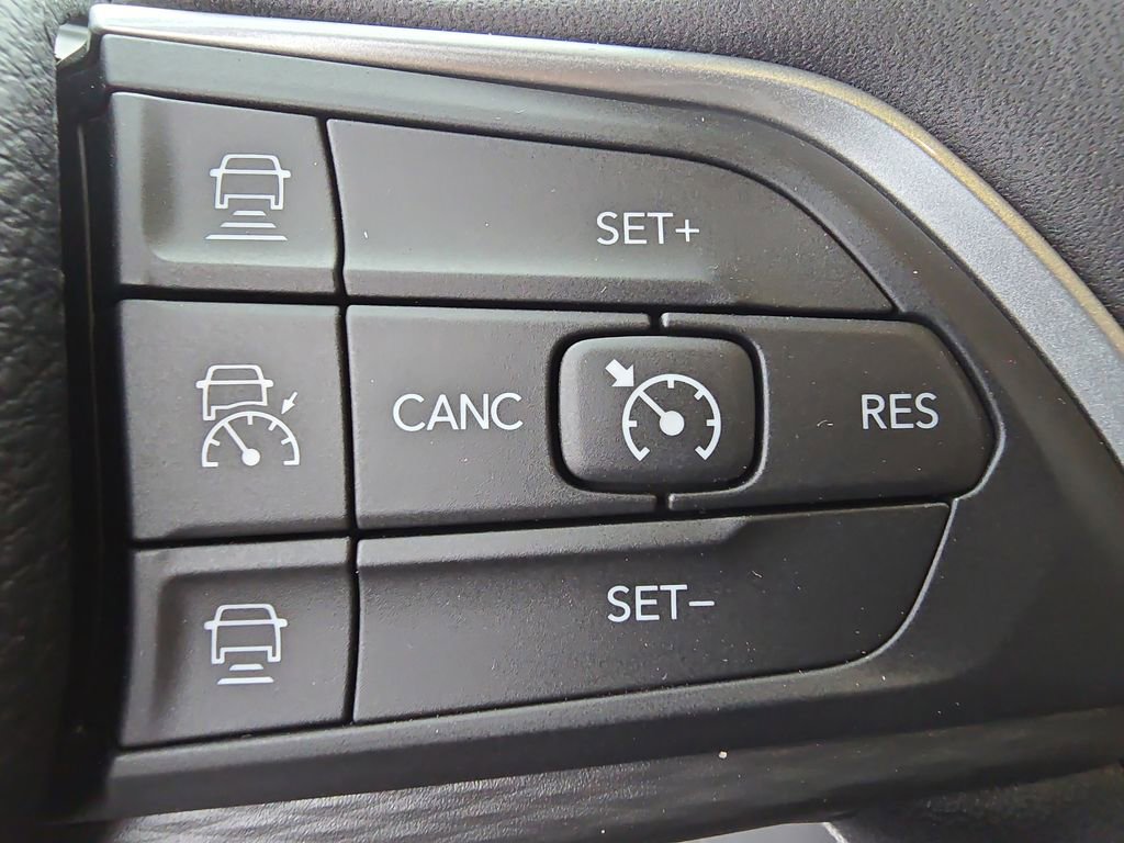 New 2025 Jeep Grand Cherokee Laredo image 18