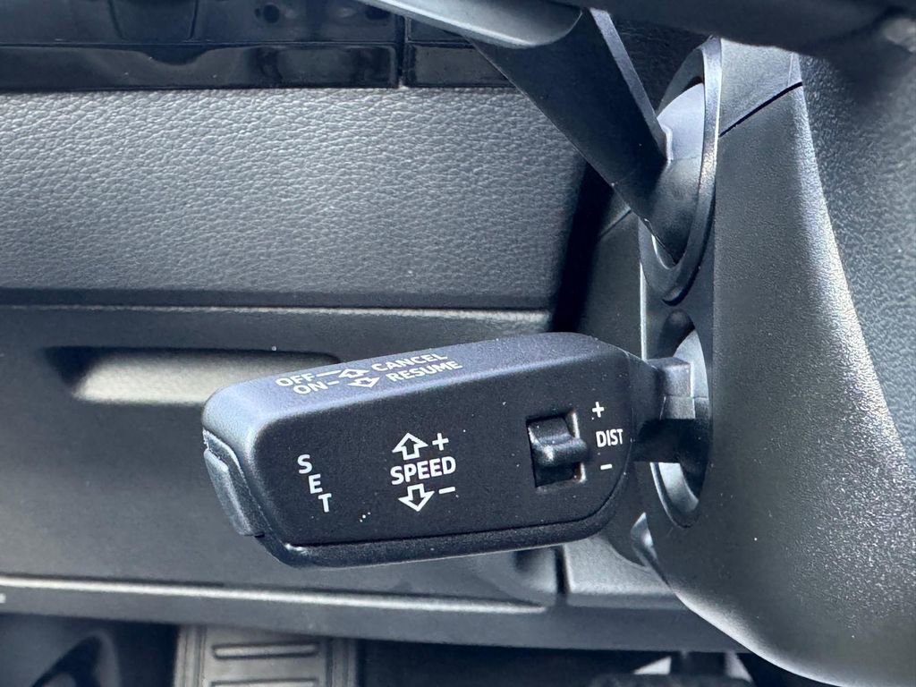 Used 2022 Audi e-tron Premium Plus image 17