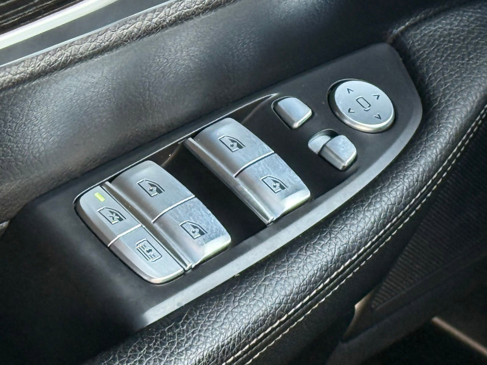 Used 2022 BMW 740i xDrive w/ M Sport Package image 43