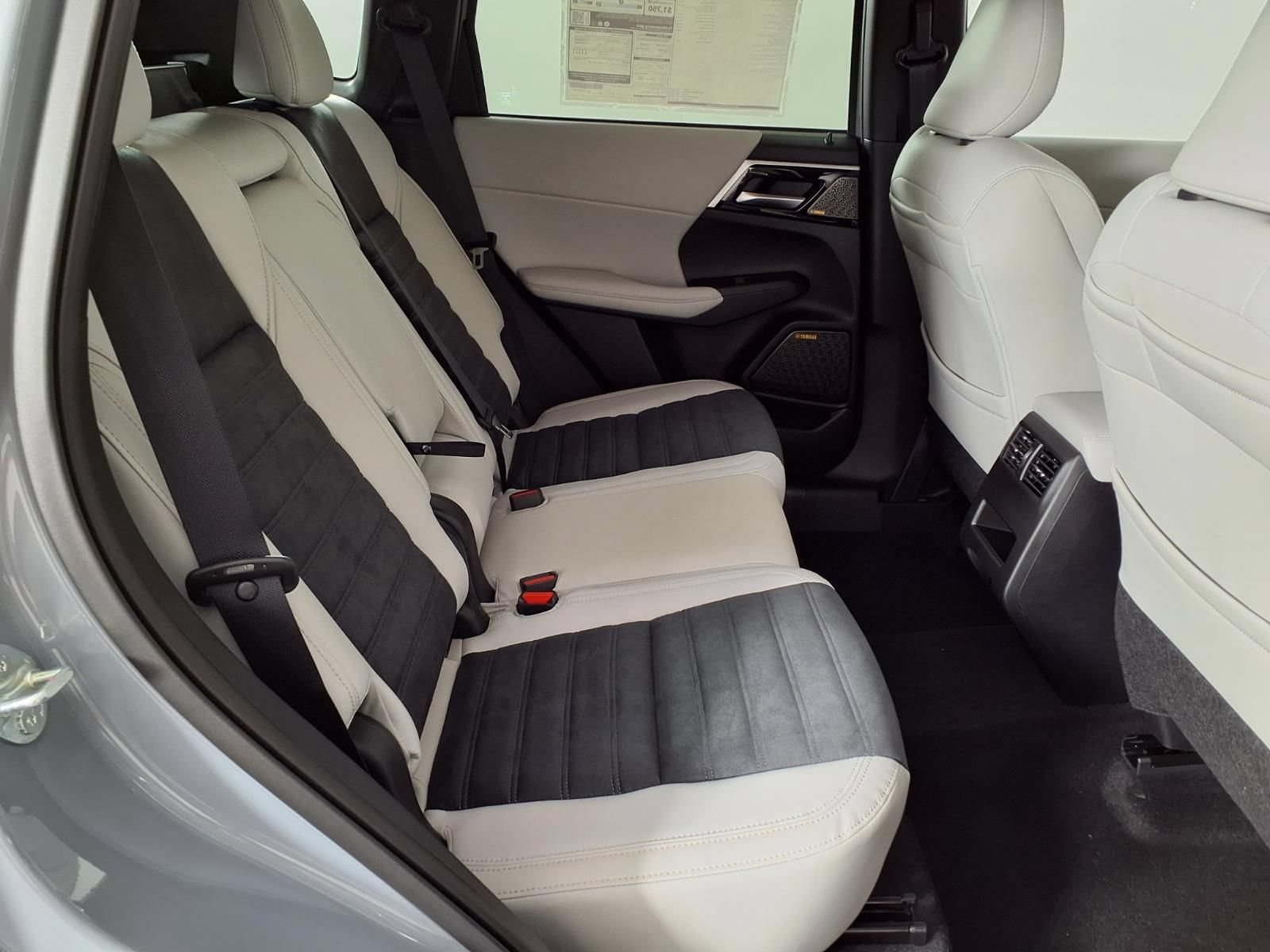 New 2026 Mitsubishi Outlander SE FWD image 11