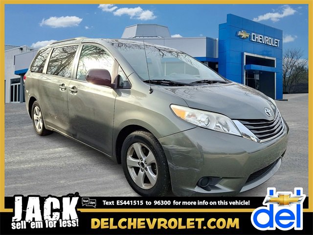 Used 2014 Toyota Sienna LE image 1