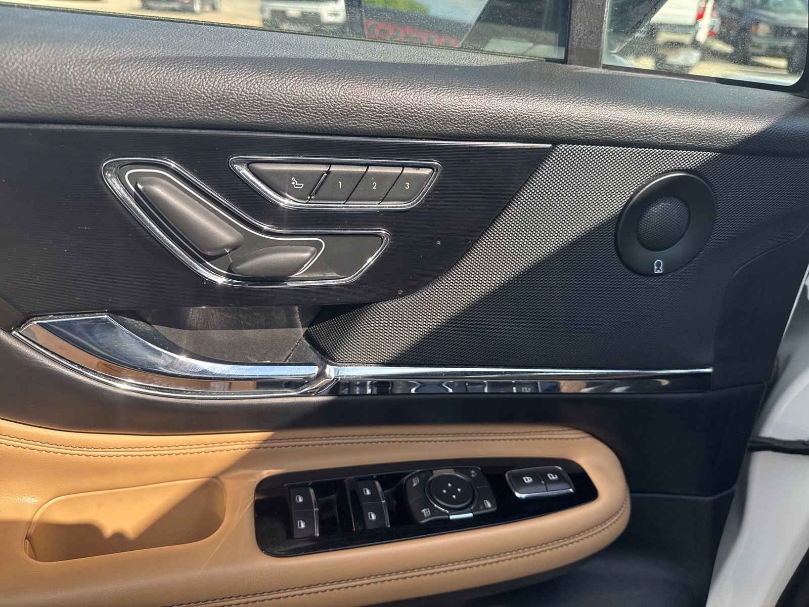 Used 2020 Lincoln Corsair Reserve w/ Appearance Package FWD image 10