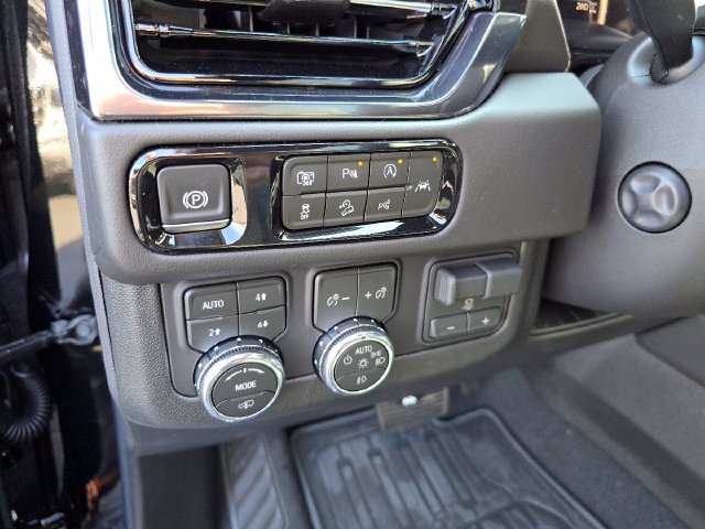 New 2026 GMC Yukon AT4 w/ AT4 Premium Plus Package AWD/4WD image 6