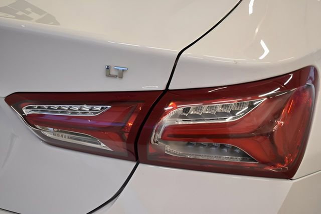 Used 2022 Chevrolet Malibu LT FWD image 12