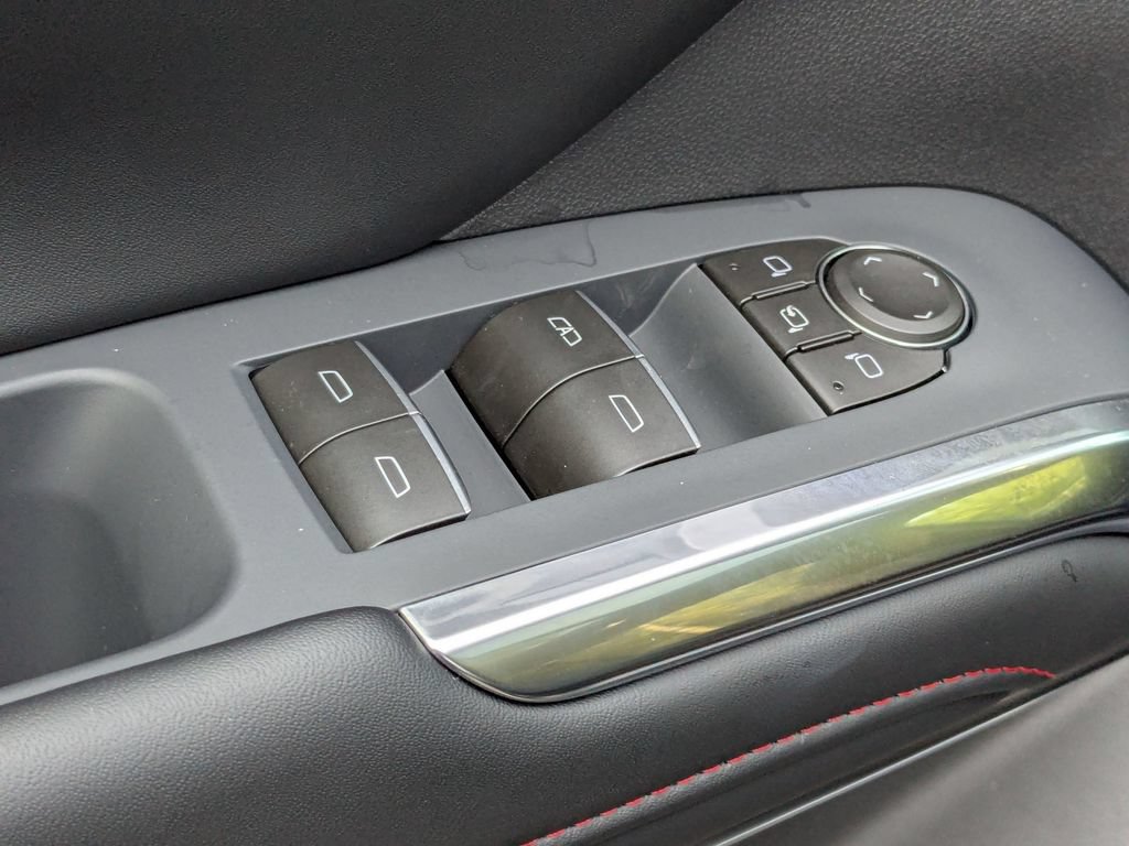 New 2027 Chevrolet Traverse RS FWD image 11