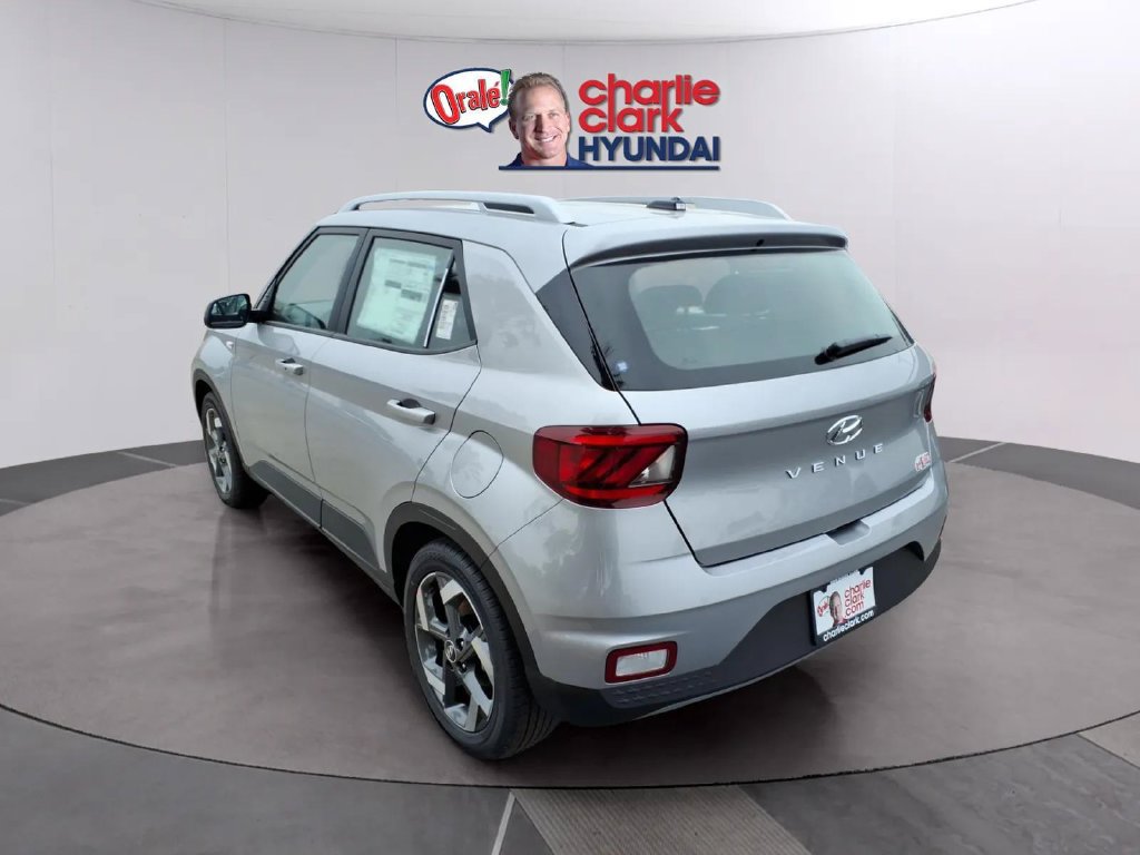 New 2026 Hyundai Venue SEL FWD image 3