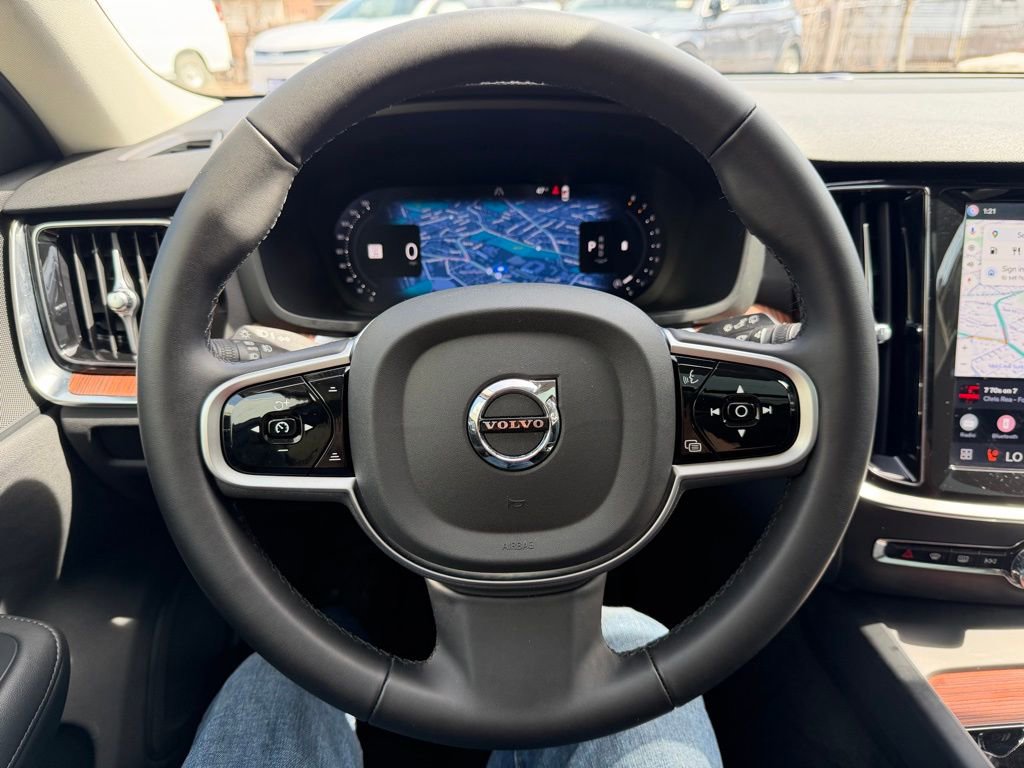 Used 2025 Volvo V60 B5 Cross Country Plus image 25