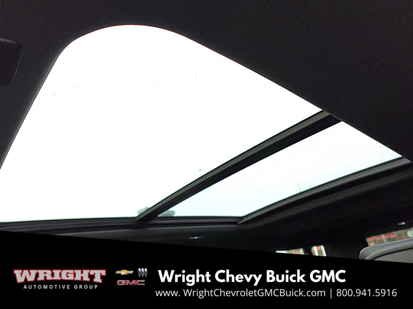 Used 2022 Chevrolet Suburban RST w/ Sport Performance Package image 22