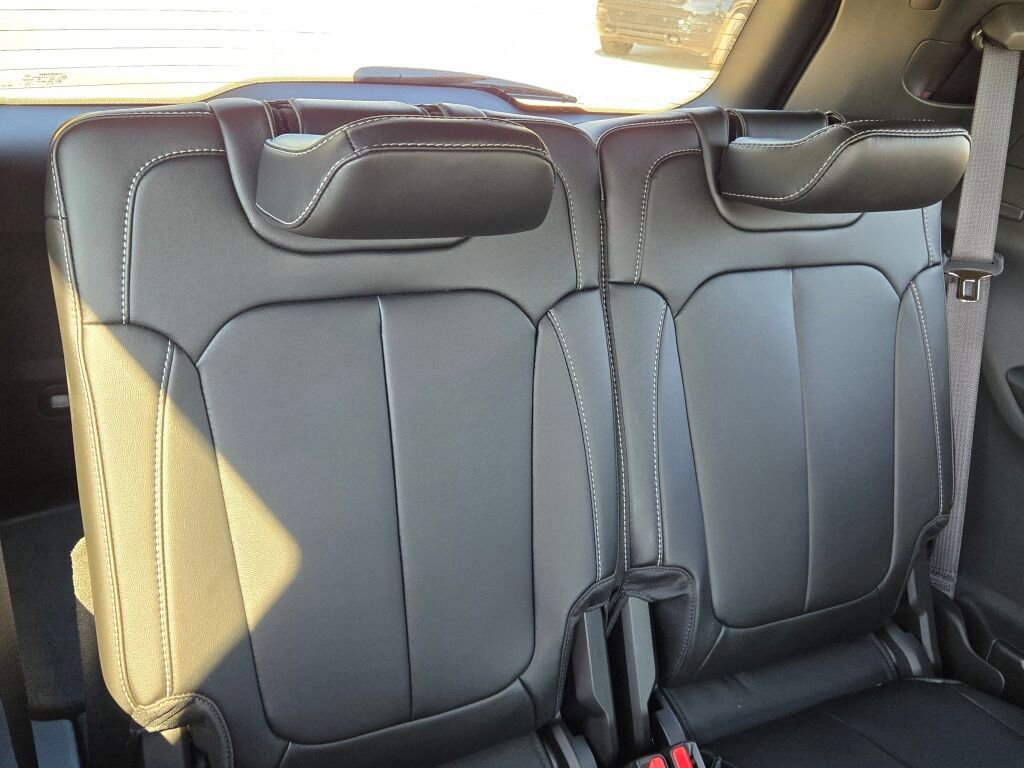 New 2025 Jeep Grand Cherokee L Limited image 11