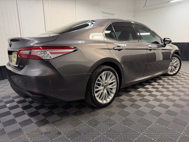 Used 2018 Toyota Camry XLE FWD image 4