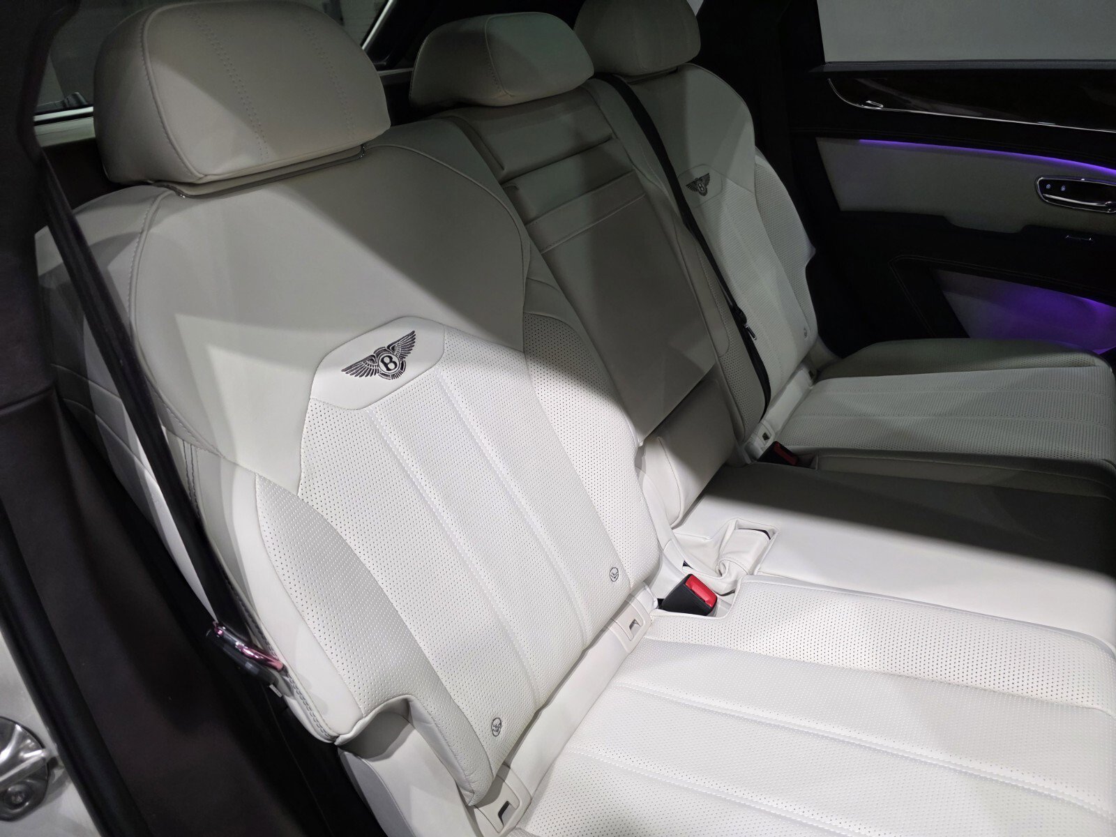 Used 2023 Bentley Bentayga image 26
