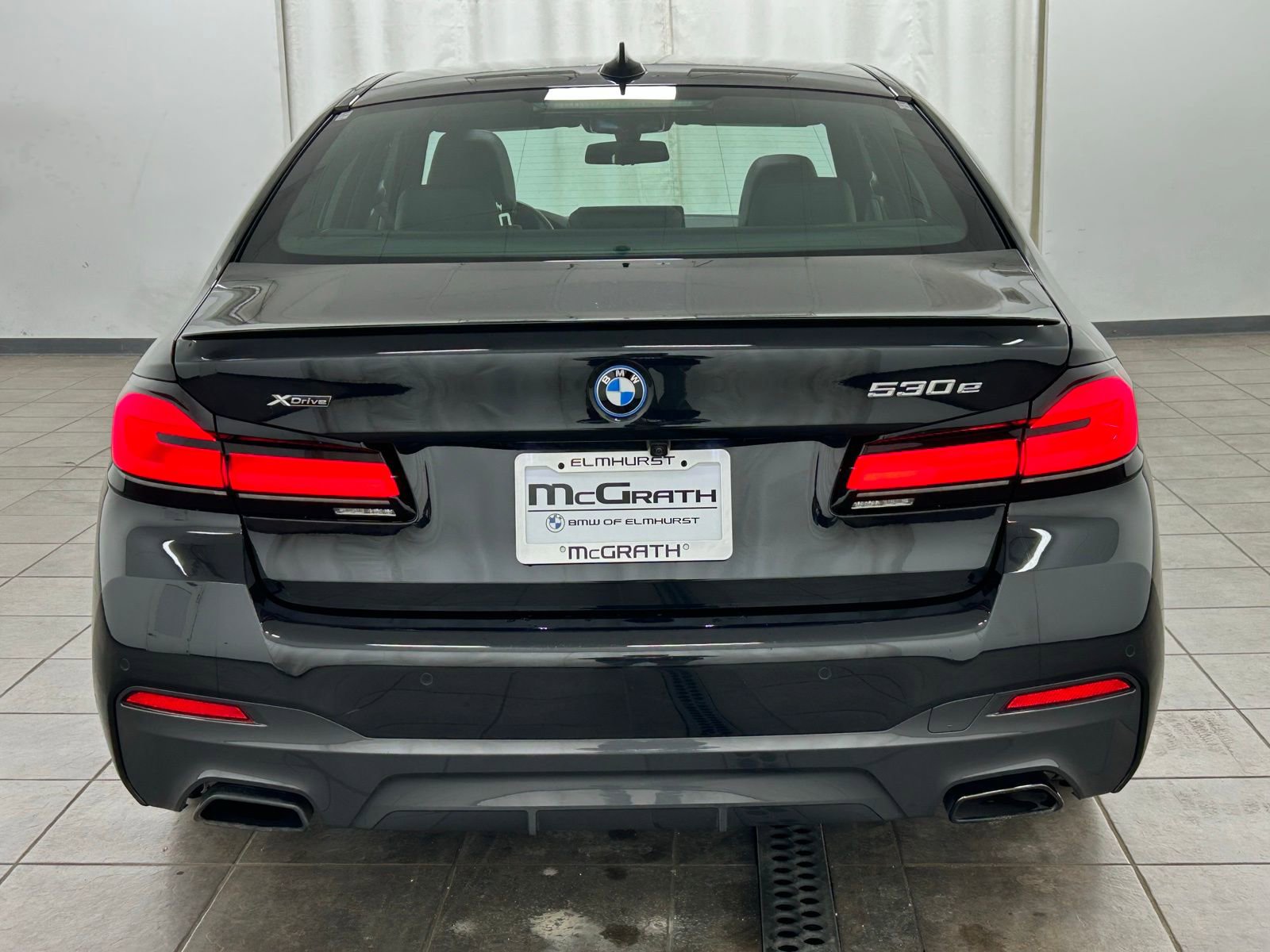 Used 2023 BMW 530e xDrive w/ Premium Package image 5