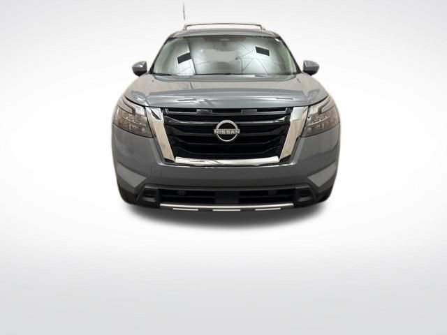 Used 2025 Nissan Pathfinder Platinum AWD/4WD image 2