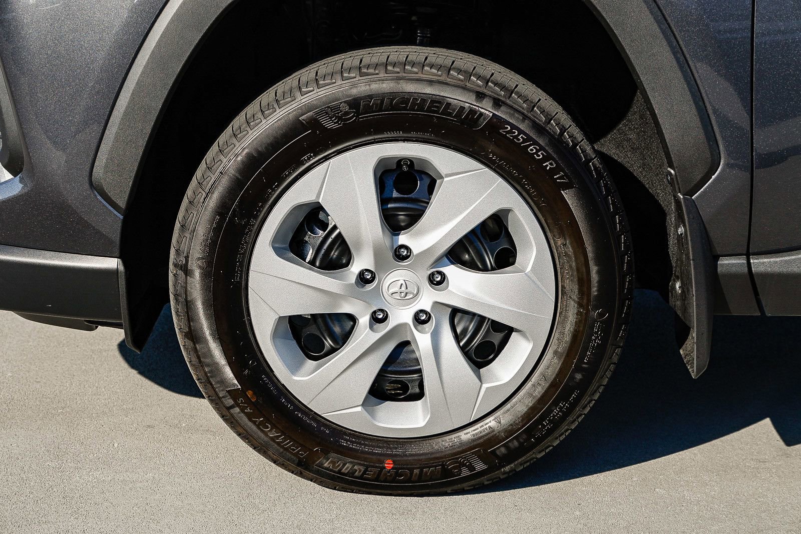 Used 2025 Toyota RAV4 LE FWD image 9