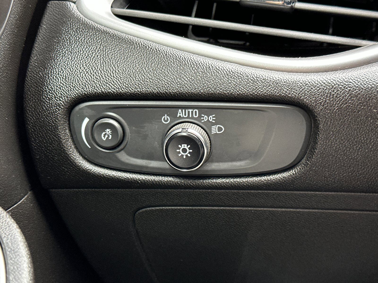 Used 2023 Chevrolet Malibu LT image 30