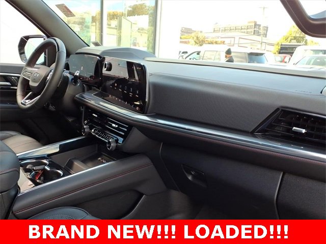 Used 2025 Chevrolet Suburban RST w/ Advanced Technology Package image 18