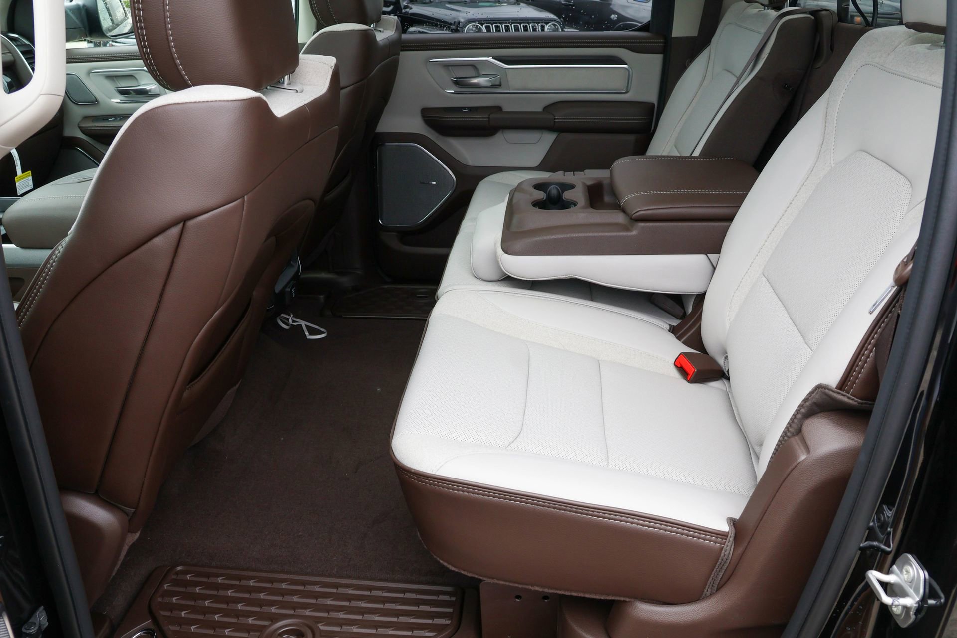 New 2026 RAM 1500 Laramie AWD/4WD image 16