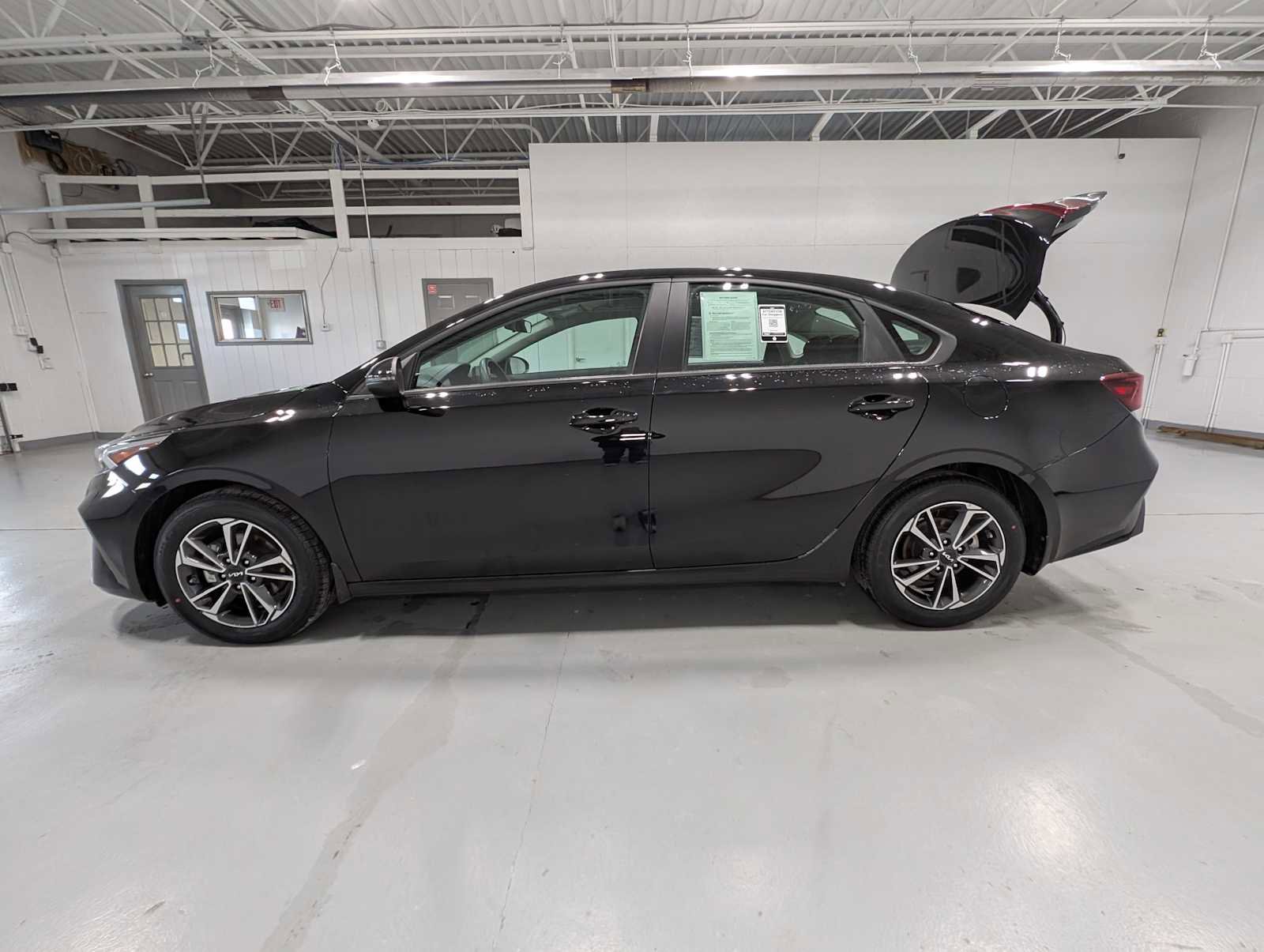 Used 2024 Kia Forte LXS w/ LXS Technology Package image 12