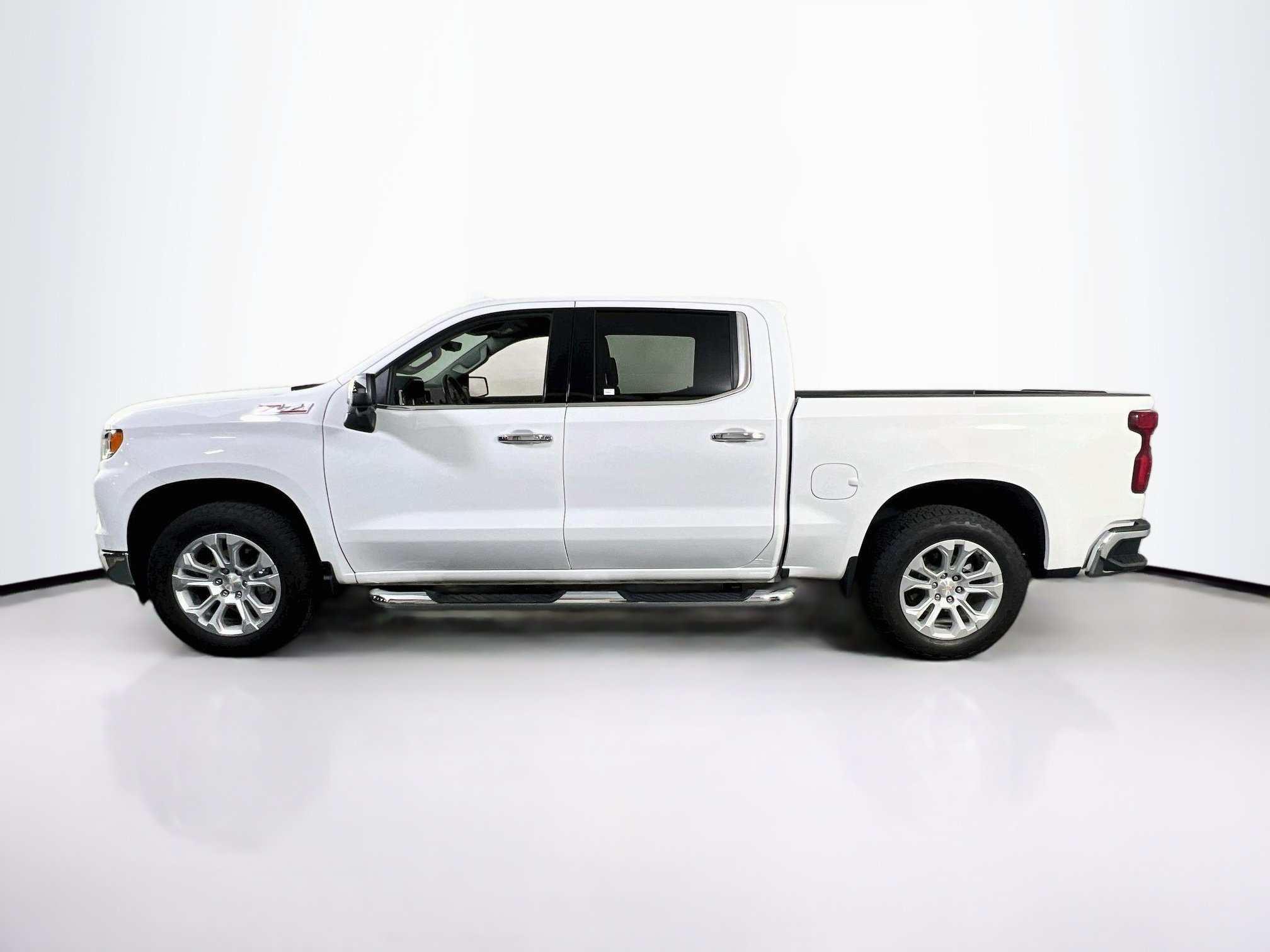 Used 2024 Chevrolet Silverado 1500 LTZ AWD/4WD image 8