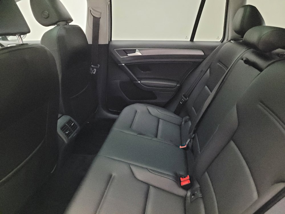 Used 2018 Volkswagen Golf SE image 18