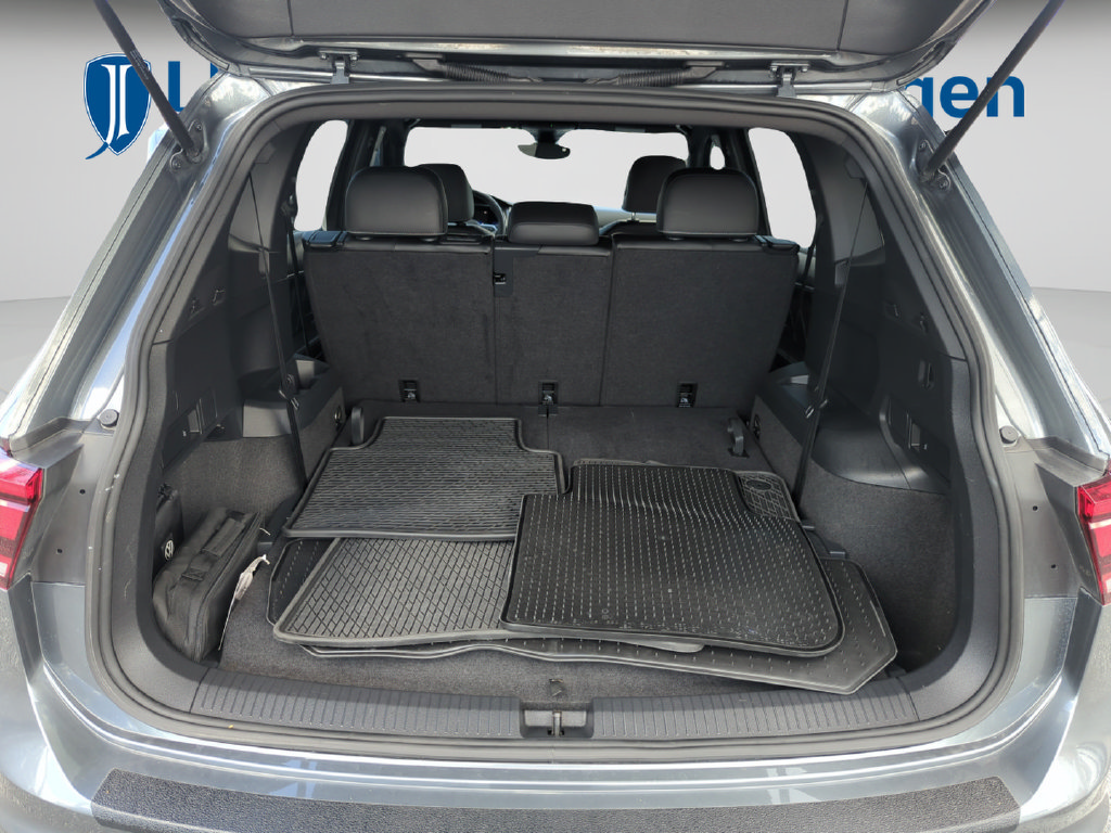 Used 2023 Volkswagen Tiguan SE R-Line FWD image 19