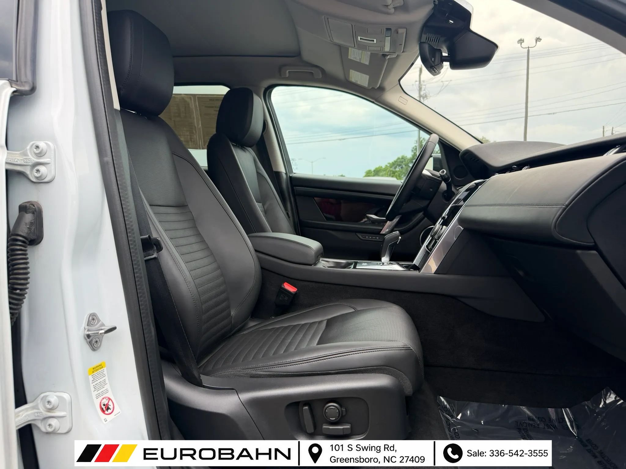 Used 2020 Land Rover Discovery Sport SE AWD/4WD image 19