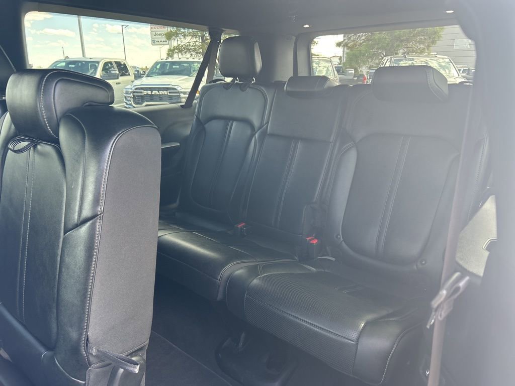 Used 2024 Jeep Wagoneer L Series III w/ Flexible Seating Group AWD/4WD image 12