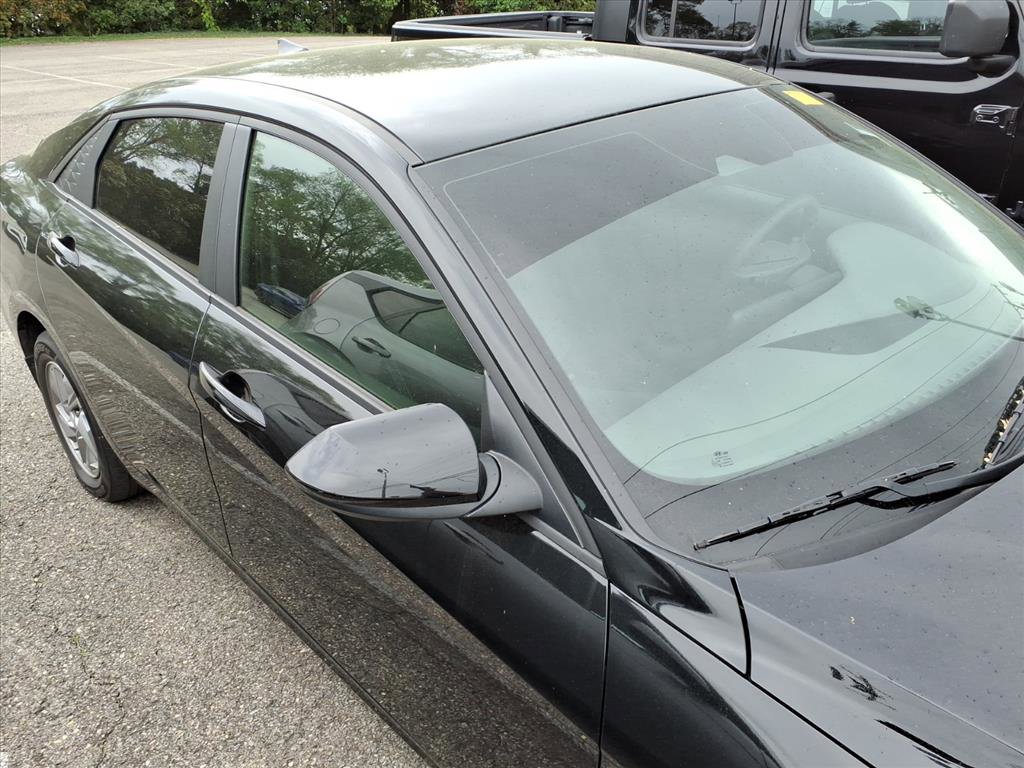 Used 2025 Hyundai Elantra SE image 4