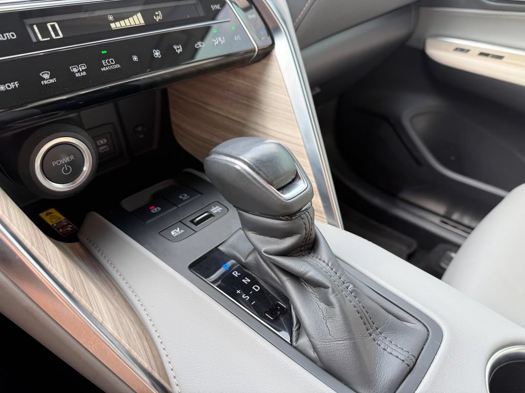 Used 2024 Toyota Venza XLE AWD/4WD image 20