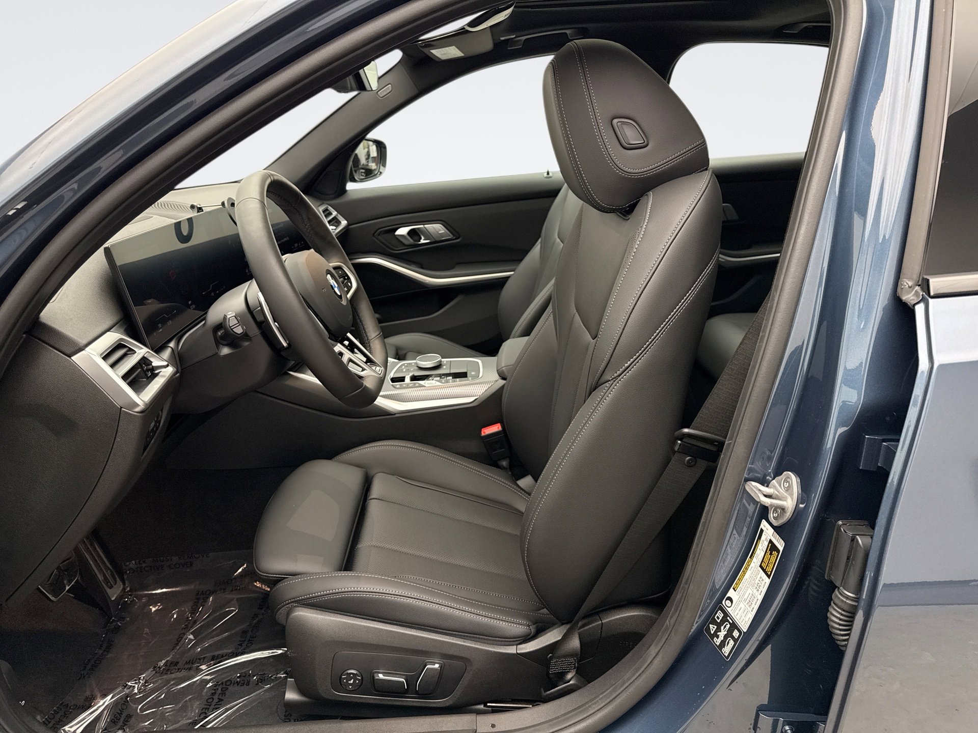 Used 2025 BMW 330i xDrive Sedan w/ M Sport Package image 11